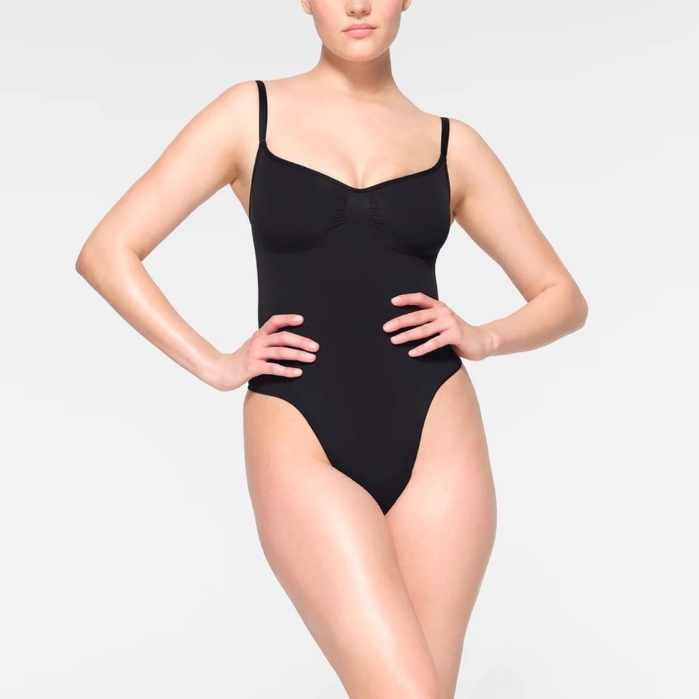 New Skims Seamless sculpting thong bodysuit in Onyx L/XL